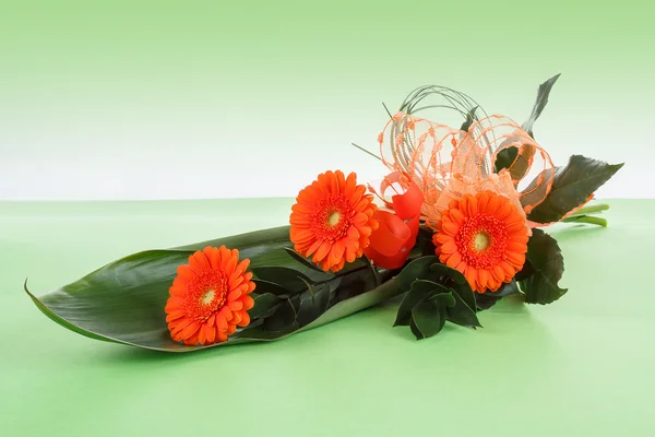 橙色直系新鲜的花束 — 图库照片