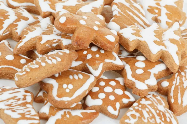 Panes de jengibre de Navidad sobre fondo blanco — Foto de Stock