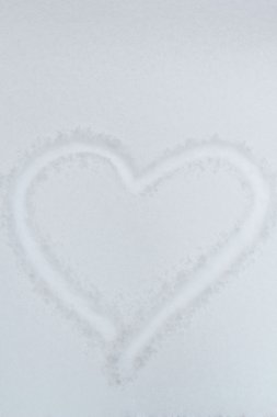 kar - aşk sembolü çizilmiş kalp