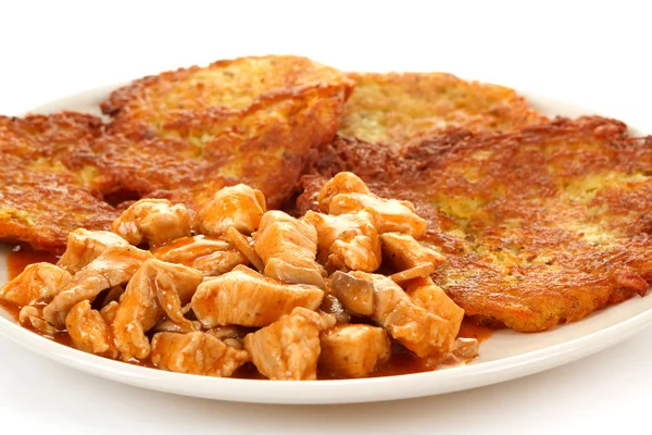 Картофельные блинчики с куриным мясом — стоковое фото