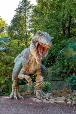 büyük tyranosaurus model rex orman
