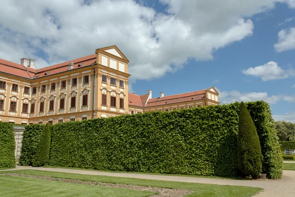 Знаменитий бароко chateau Jaromerice nad Rokytnou — стокове фото