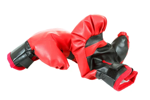 Para czerwonych skórzanych rękawic bokserskich izolowanych na białym — Zdjęcie stockowe