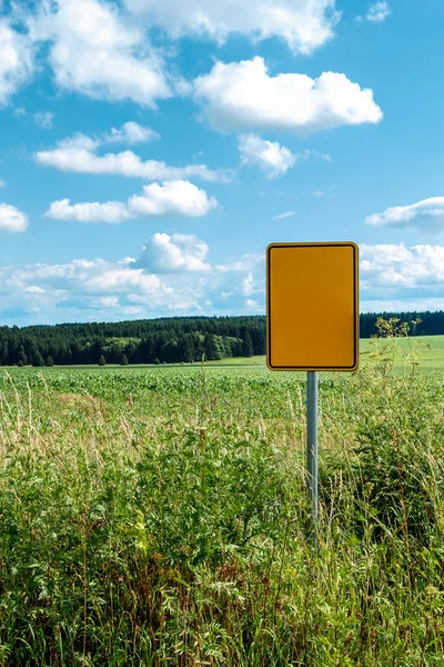 Signpost in field with blue sky — Stock Photo, Image