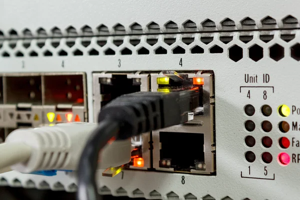 Teknologi centrerar med fiber optic pon utrustning — Stockfoto