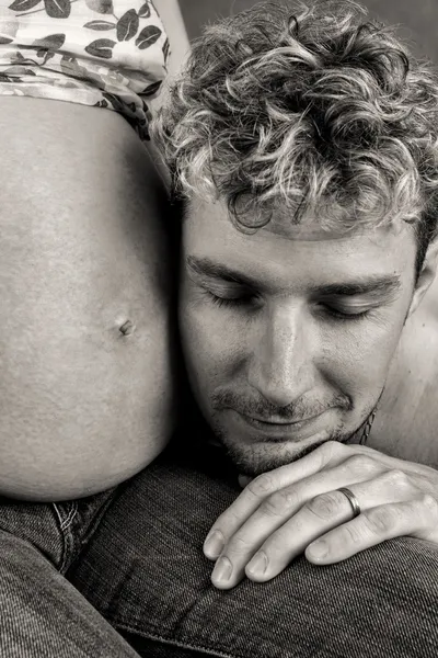 Loving happy couple, pregnant woman with her husband — Stock Photo, Image