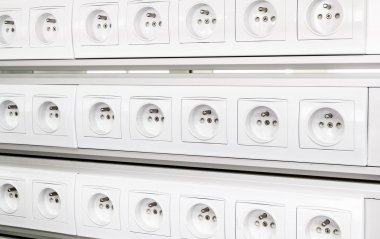 duvardaki elektrik fişi konektörü