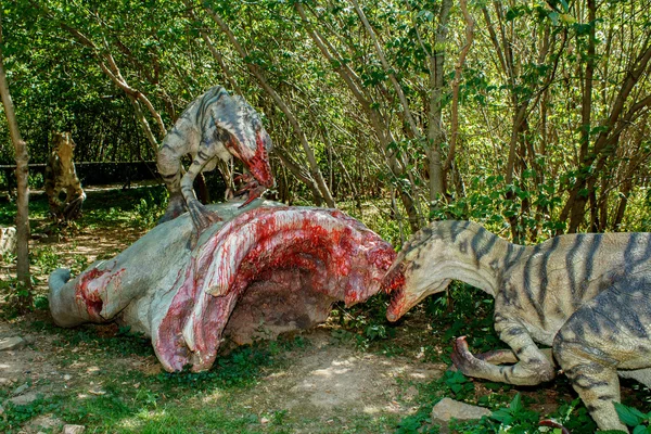 Model of two raptors eating pray — Stock Photo, Image