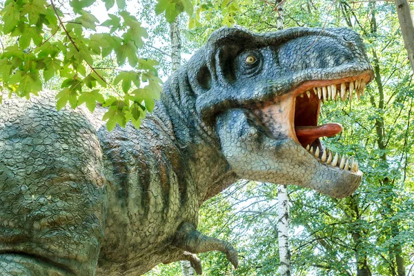 Büyük tyranosaurus model rex orman — Stok fotoğraf