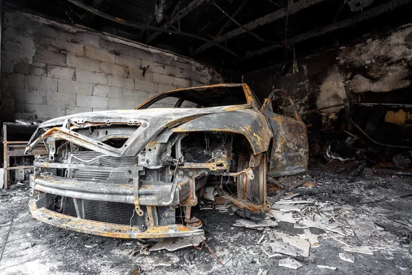 Nahaufnahme eines ausgebrannten Autos — Stockfoto