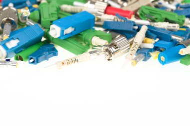 Fiber optik konektör