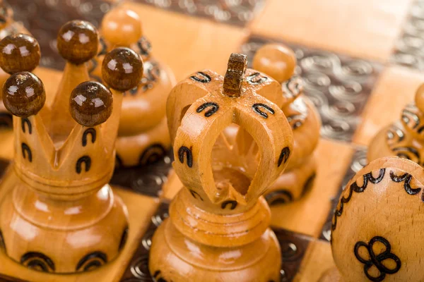 Chess board focus to white king and queen — Stock Photo, Image