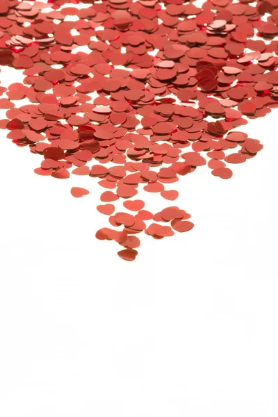 Rote Herzen Konfetti auf weißem Hintergrund — Stockfoto