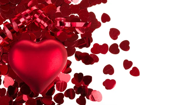 Kis piros konfetti és a nagy szív, fehér háttér — Stock Fotó