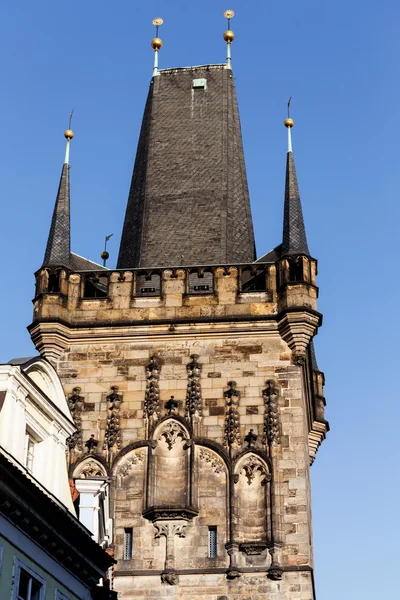 Torre no final da Ponte Carlos em Praga — Fotografia de Stock