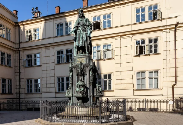 Foto de la estatua histórica de Karel Carlos IV — Foto de Stock