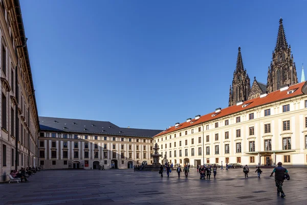 Courtyard of Prague castle — Stock Photo, Image