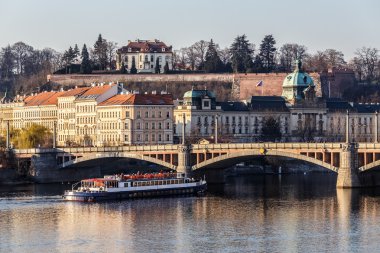 Prag Nehri vltava göster