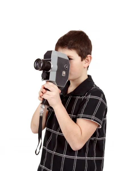 Giovane ragazzo con vecchia macchina fotografica analogica 8mm vintage — Foto Stock
