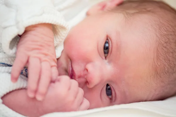 病院で新生の赤ん坊 — ストック写真