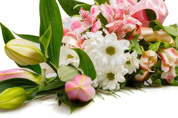 Beyaz üzerine pembe lily çiçek buketi — Stok fotoğraf