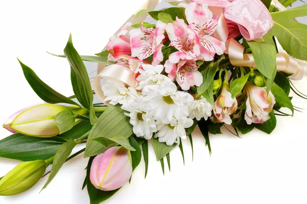 Bouquet di fiore di giglio rosa su bianco — Foto Stock