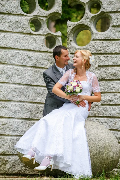 Beautiful young wedding couple — Stock Photo, Image