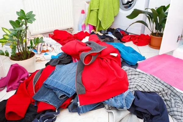 Vuile kleren klaar voor het wassen — Stockfoto