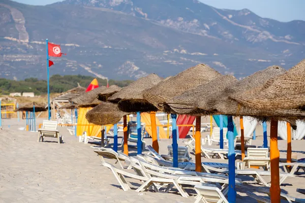 Spiaggia tunisina al mattino senza persone — Foto Stock