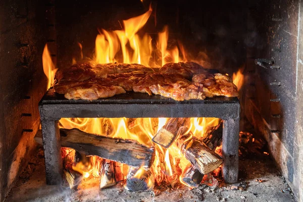 Steaks Porc Préparant Sur Sur Une Plaque Pierre Grill — Photo