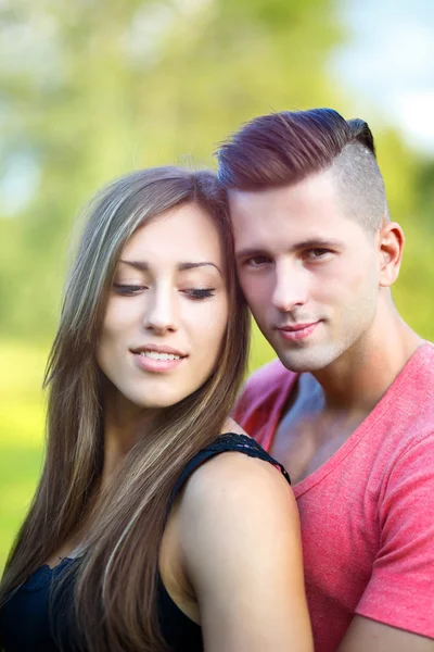 Happy smiling young couple outdoor — Stock Photo, Image