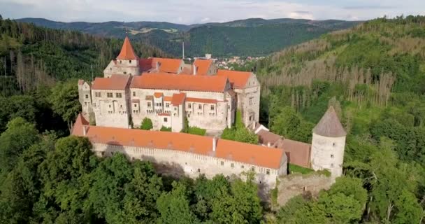 Historický středověký hrad Pernštejn, Česká republika — Stock video