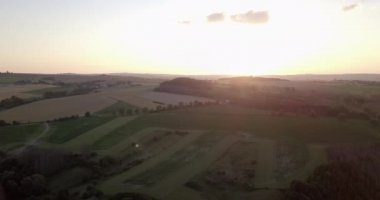 Sonbahar kırsalının hava manzarası, Orta Avrupa 'da geleneksel sonbahar manzarası