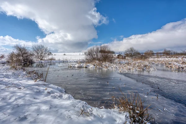 风景与冰冻的小池塘 捷克美丽的高地Vysocina欧洲乡村 — 图库照片