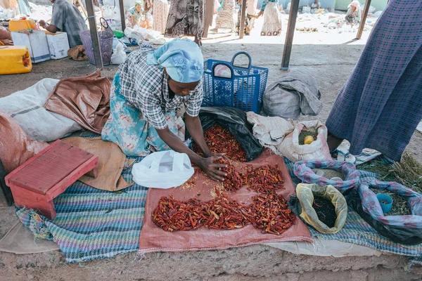 Mojo Oromia Region Αιθιοπία Μαΐου 2019 Γυναίκα Πουλάει Καυτερές Πιπεριές — Φωτογραφία Αρχείου
