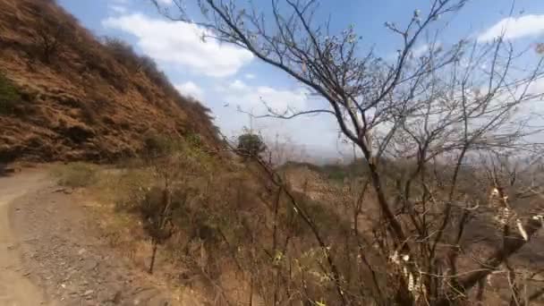 Simien Semien Dağ Yolundan Geçen Dört Tekerlekten Çekişli Suv Araba — Stok video