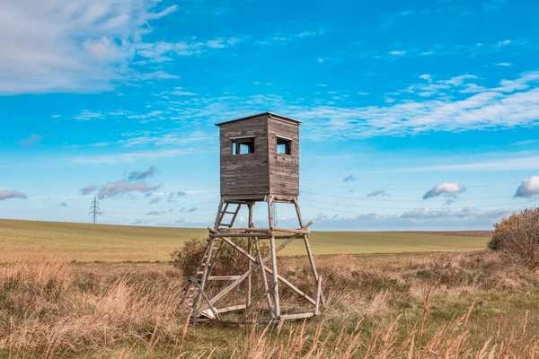 Cacciatori Legno Torre Caccia Nel Paesaggio Campagna Autunno Stagione Autunnale — Foto Stock