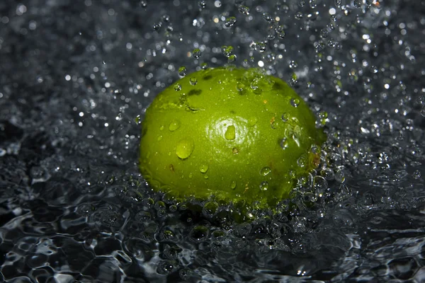 Frutta e acqua — Foto Stock