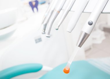 Metalik dişçi araçları