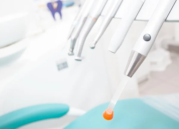 Metalik dişçi araçları