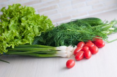 çiğ sebzeler salata için hazır fotoğraf