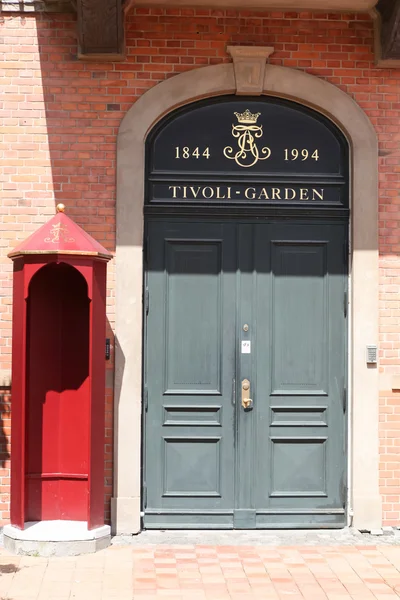 Tivoli Bahçe nöbetçi erinin karşı tarafta