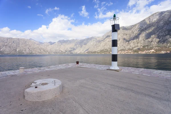 Faro en la bahía de Kotor — Foto de Stock