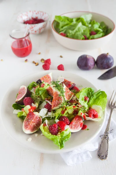 Salada deliciosa e saudável — Fotografia de Stock