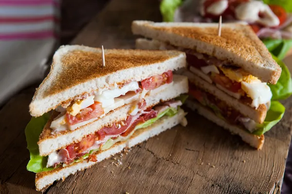 Čerstvě vyrobené clubsandwich — Stock fotografie