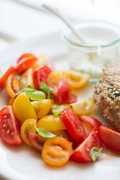 Chickenburger with tomato salad — Stock Photo, Image