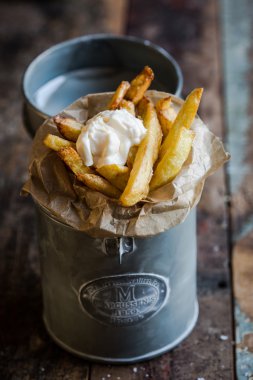 taze pişmiş patates kızartması