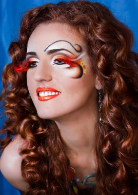 Kızıl saçlı güzellik