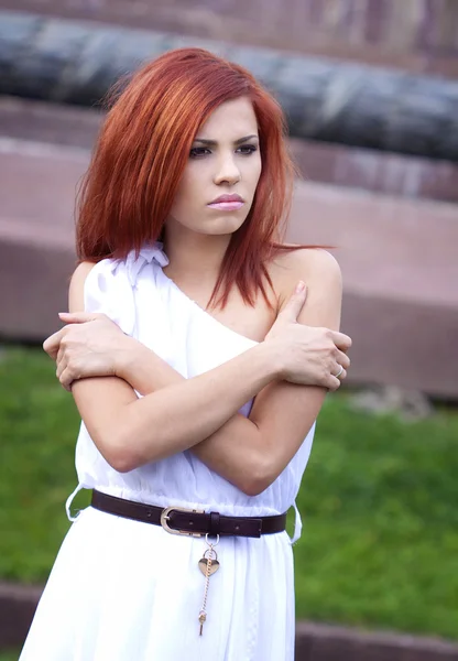 Chica triste pelo rojo — Foto de Stock