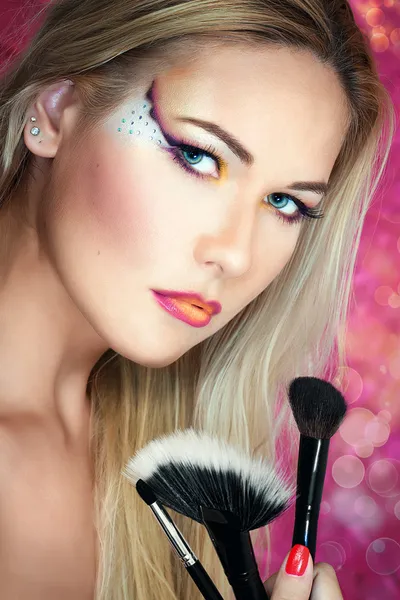 Girl holding make up brushes — Stock Photo, Image